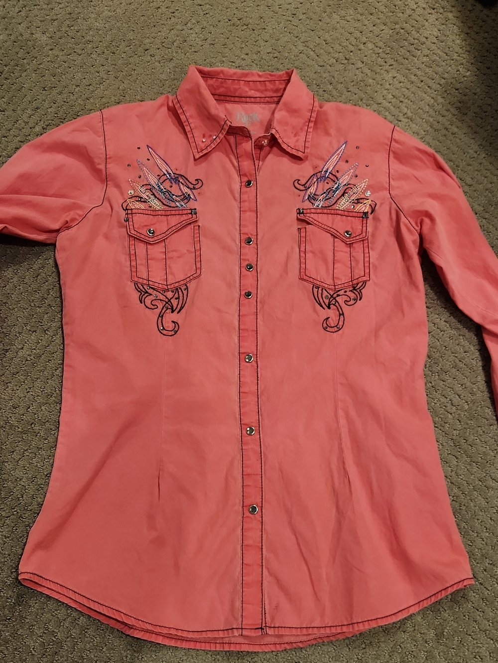 Rock 47 Wrangler Coral Button-Down Shirt with Embroidered Detail. SNAP Buttons M
